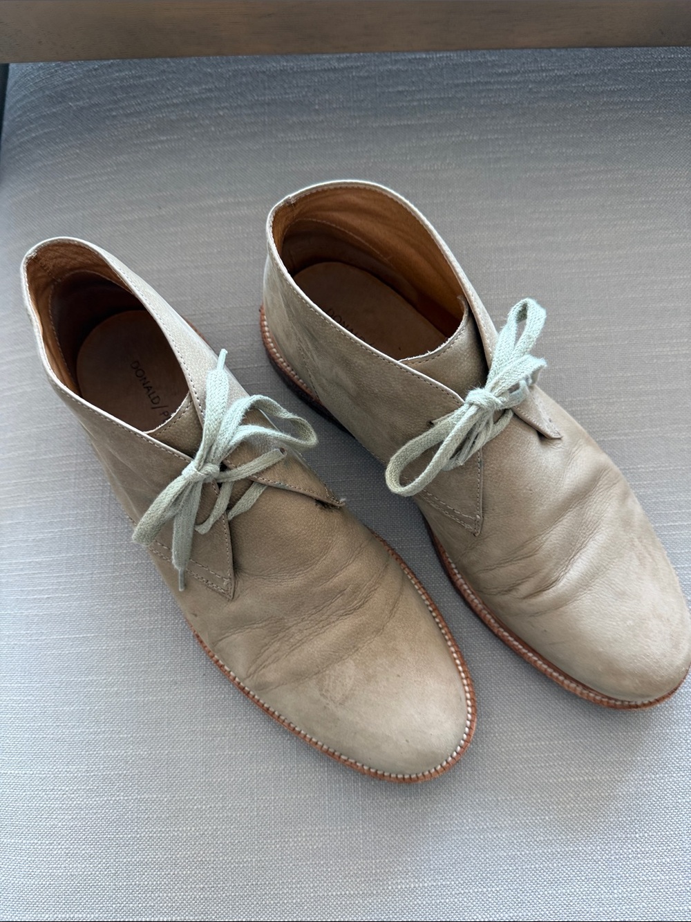 Donald Pliner Leon leather chukka Boot. 10 M